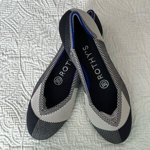 Rothy’s round toe in captor black